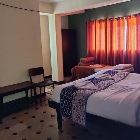 Hotel Caveri Comfort Inn Madikeri Esterno foto