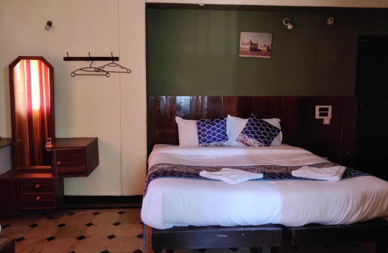Hotel Caveri Comfort Inn Madikeri Esterno foto