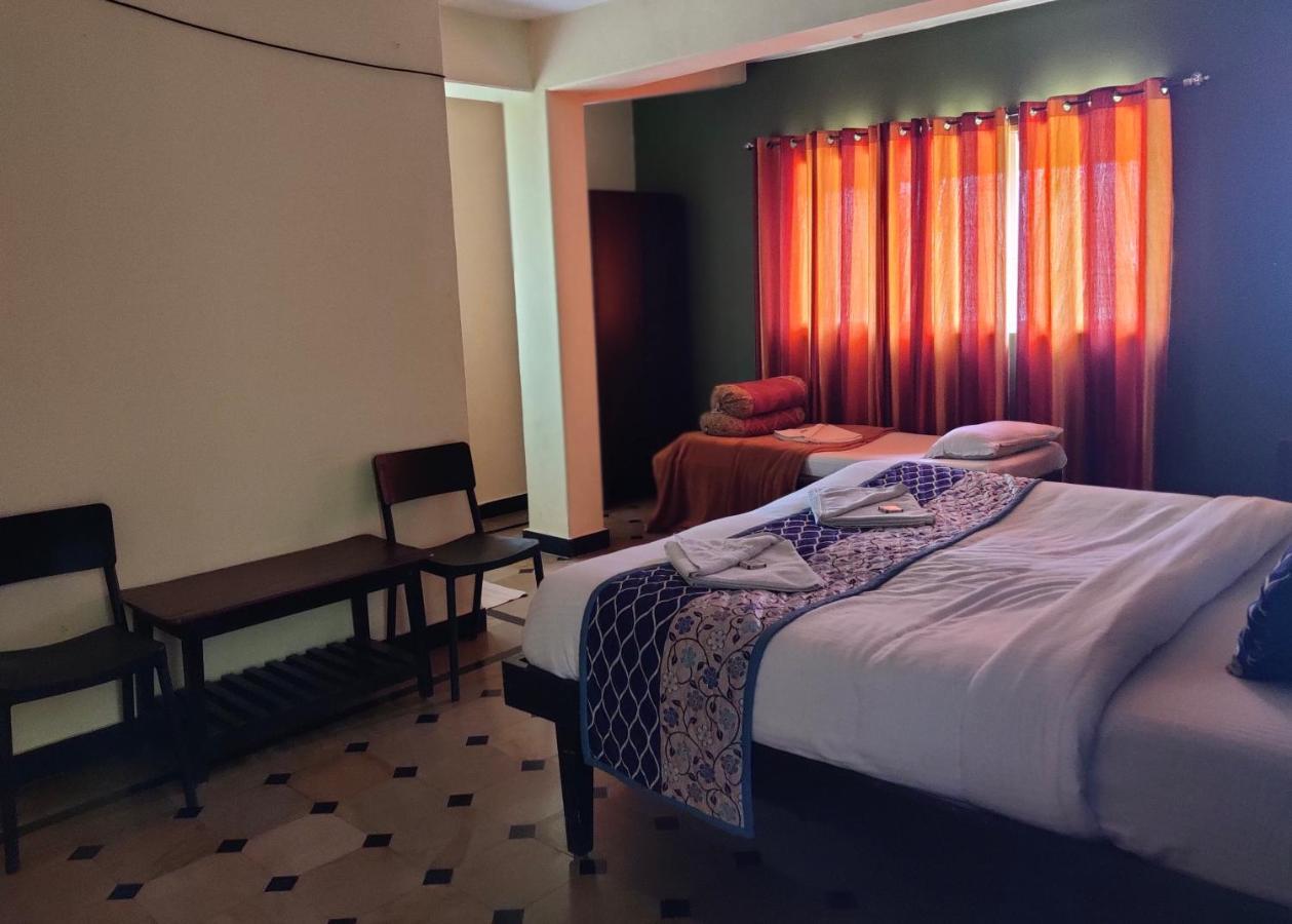 Hotel Caveri Comfort Inn Madikeri Esterno foto