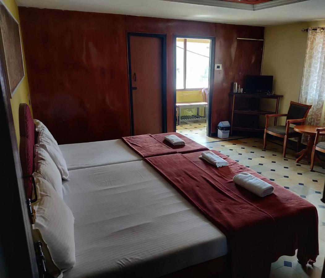 Hotel Caveri Comfort Inn Madikeri Esterno foto