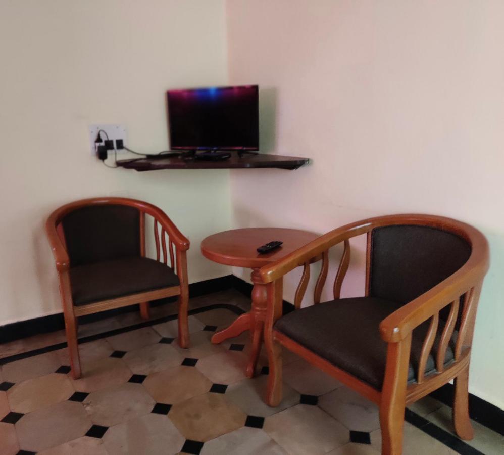 Hotel Caveri Comfort Inn Madikeri Esterno foto